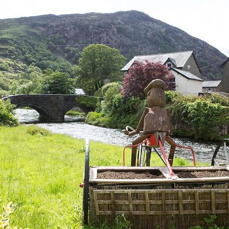 Saracens Head Hotel Beddgelert Exterior photo