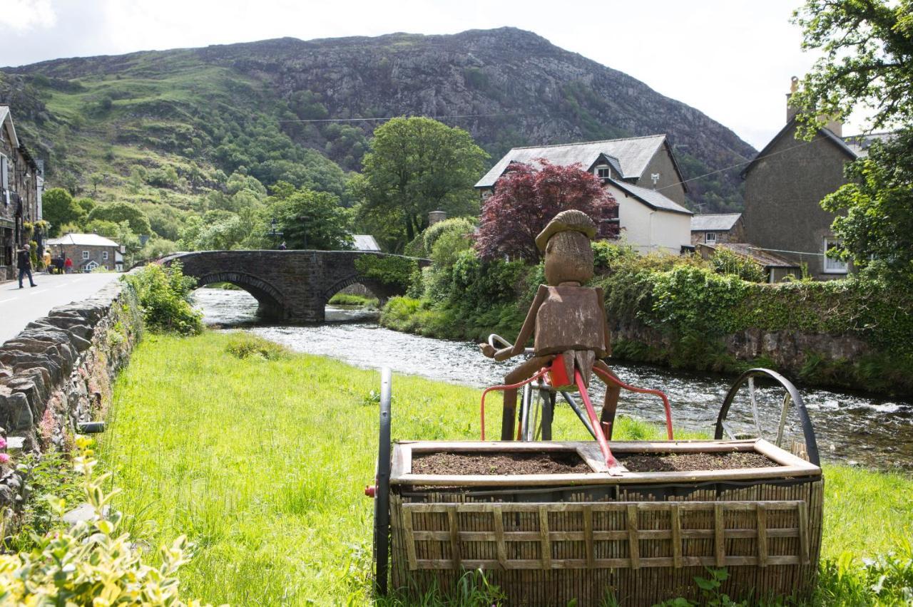 Saracens Head Hotel Beddgelert Exterior photo